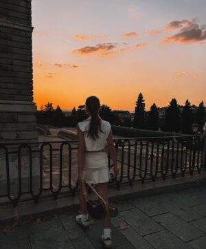 Dulceida Instagram - Madrid en agosto, mi prima y un atardecer 🌅✨🫧📽️