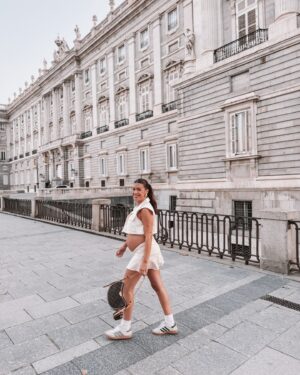 Dulceida Instagram - Madrid en agosto, mi prima y un atardecer 🌅✨🫧📽️
