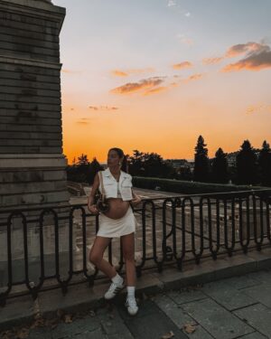 Dulceida Instagram - Madrid en agosto, mi prima y un atardecer 🌅✨🫧📽️