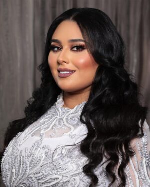 Dumoo Tahseen Instagram - Hair @jameela_hairstyle 
Hair extension @halawahbeauty 
Make up @fatimah.aldossry 

Styled by @ziadalsaleh 
Dress @perla.vip 

Photo @reemaphoto_