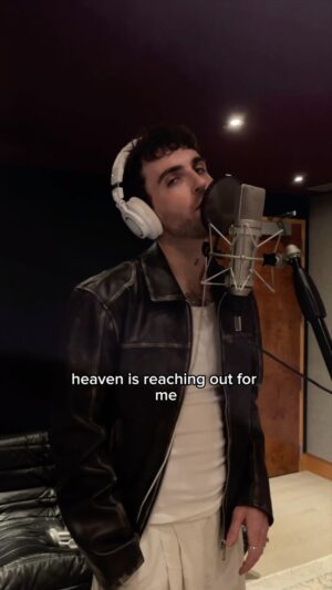 Duncan Laurence Instagram - Did you hear the news? I will be officially releasing Feel Your Love (Rapture) on August 23rd!! I can’t wait for you all to hear the full song!!