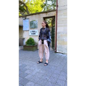 Duygu Çetinkaya Instagram - 🦭🦄🧘🏼‍♀️ Terliklerimde benim meselem ,Ok !🤣🤣😅😂🙃🫠🤣