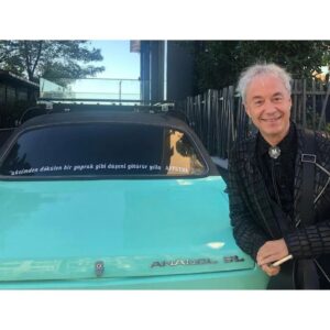 Duygu Çetinkaya Instagram - ❤️Karşılaştığım en nazik, en gülmeyi seven, dürüstlüğü, nezaketi, iyi kalbi ve neşesi ile asla unutulmayacak, duyarlı aydın kişiliği ve sıcak enerjisi ile hepimizi etkileyen bu özel adamı kaybetmenin büyük üzüntüsü içindeyim. 
Mekanin cennet bahçeleri olsun Metin...