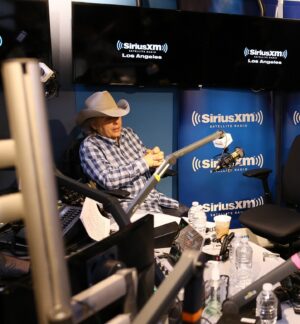 Dwight Yoakam Instagram - Lenny Warnoker is back for Part 2 with Dwight tonight on Greater Bakersfield! Tune in on Dwight Yoakam & the Bakersfield Beat on @SiriusXM radio (ch. 349) at 6pm PT / 9pm ET. 

- D Team 

#dwightyoakam #LennyWarnoker #greaterbakersfield #dwightyoakamandthebakersfieldbeat 

📸: @emily.joyce.photography
