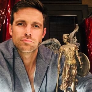 Dylan Bruce Instagram - Me and Joe just kickin it...#midnighttexas