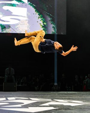 Dylan Mayoral Instagram - The usual 🌝
Eesh.. these past 3 days have been incredible. Performing my judge solo in front of 7,000  spectators at Singapore Indoor Stadium also felt unreal. So grateful that I still get to do this.
Thank you x 100 @super24sg 😮‍💨🔥 | 📸: @acmhphotos