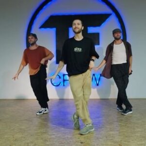 Dylan Mayoral Instagram - What a dream it was to dance this piece with my brothers @eztwins 😮‍💨🔥
📍: @transformcrew 
🎵: @blueyofficial 
🎥: @tinakadoic @motionmedia.co