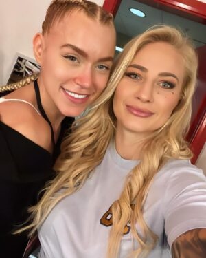 Ebanie Bridges Instagram - 2 years today when my twinny “baby bomber” @thedumbledong made her boxing debut 🥹 she’s come a long way since this fight… (I’ve since forgiving her for making me wear Man City colours 🤣😝) 
love watching her develop. Seriously So proud of how far she has come, NOW THE CHAMP and it’s all down to her hard work and dedication to her boxing goals. She is a serious grafter make no mistake.  Improving with every fight.  Love you Elle 🫶🏼

#boxing #ebaniebridges #onlyfans #blondebomber #ellebrooke