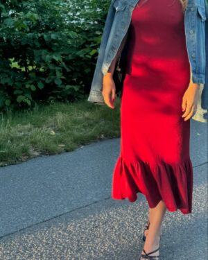 Ebba Kleberg von Sydow Instagram - Dresscode: Junikväll 🍒