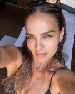 Actress Ebru Akel HD Instagram Photos and Wallpapers August 2024