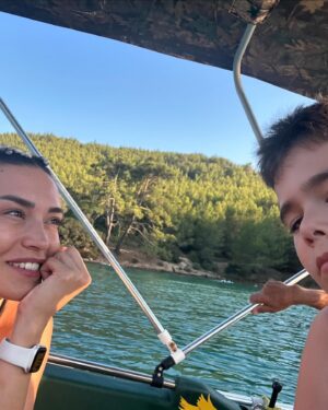 Ecem Özkaya Instagram - sudan sebepler probably :) 🐣🧚🏻‍♀️🧿♥️🎈