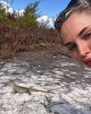 Ecenaz Üçer Instagram - 🦎🌊💙🏝️