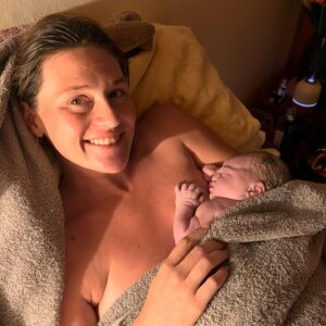 Ed Stafford Instagram - Welcome to the world baby Maya Stafford. Today is just magical. Mum and baby happy and healthy. 9lbs8oz of pure innocence. 🥰 y si… ella es Tica ☺️🇨🇷 

🇧🇷 Bem vinda ao mundo, querida Maya Stafford. Esses tempos são simplesmente mágicos. Mamãe e bebê felizes e saudáveis. 9lbs8oz de pura inocência. 🥰 e si… ella é Tica ☺️🇨🇷

🇹🇷Dünyaya hoş geldin bebek Maya Stafford. Bu zamanlar gerçekten büyülü. Anne ve bebek mutlu ve sağlıklı. 9 lbs8oz saf masumiyet. 🥰 y si… ella es Tica ☺️🇨🇷 

#costarica #tica #tico #babies #babygirl #babiesofinstagram #4thandlast