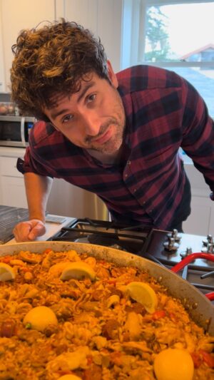 Ed Weeks Instagram - Mum and I make a PAELLA! 🇪🇸 #WeeksEats
.
#paella #paellamixta #paellavalenciana #chicken #chorizo #shellfish #mussels #shrimp #squid #calamari #sofrito #socarrat #spain #spanishfood #comida #family #food #foodporn #foodreview #instafood #losangeles #california