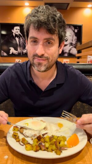 Ed Weeks Instagram - CHICKEN FRIED STEAK 🐓🥩🤯 #WeeksEats
.
#chickenfriedsteak #countryfriedsteak #gravy #diner #breakfast #breakfastpotatoes #eggs #overeasy #pancakes #butter #saltedbutter #syrup #maplesyrup #america #farmshouserestaurant #joshuatree #palmsprings #food #foodporn #foodreview #instafood #california