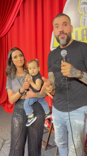 Eden Rodrigues Instagram - Sold out na estreia do nosso novo show “Quem mandou engravidar?” 
Obrigado pela presença de todos vocês @hillariusabc 
Próximos shows 19/06 26/06 restam pouquíssimos ingressos.