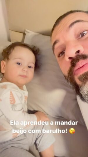 Eden Rodrigues Instagram - Eu adoro ver cada aprendizado da nossa filha! 😘❤️