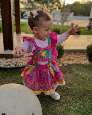Eden Rodrigues Instagram - 11 meses de nascida da Liz ❤️ 
Como o tempo é implacável, parece que ainda ontem estávamos ansiosos com sua chegada, preparando tudo pra te receber e agora você já está comemorando seu último “mêsversario”, nesse mesmo dia do mês que vem estaremos comemorando um ano da sua chegada. Só podemos festejar e agradecer a Deus por ter nos enviado o maior presente que já recebemos e a missão mais desafiadora e feliz. Te amamos demais princesa!! ❤️
