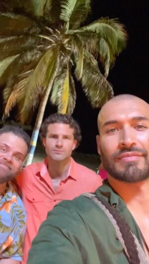 Édgar Vittorino Instagram - Gracias !! Equipo por esta película  que creo es muy necesaria para nuestros tiempos “Un padre muy madre “ 🫃🏻🤰@nawalfilms  la hizo posible con ayuda de @bethel_playa_mayapo  y todo un equipo que la dio toda de principio a fin !🎬❤️ Gracias a la Guajira a su cultura wayu que nos bendijo desde el principio⭐️💫
Gracias !a mis compañero actores @carmenzagomez53 @laduque7 @juliancaicedoillgato @elchocorramitooo @cristalaparicioc @josemiguelnumo @nataliabetancurtactriz @danielavegam14 @danielaguerrerom_ @yakelinasinisterra 
Nos vemos en el CINE 🎦 
Te gustaría verla?