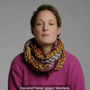 Edin Hasanović Instagram - Mit diesen Vorurteilen sah ich mich in verschiedensten Gesprächen konfrontiert und war meist sprachlos. Auch weil ich nichts kluges entgegnen konnte. 
Meine Kollegen haben dafür gesorgt, dass es nicht mehr so ist. Wenn’s euch auch so geht- teilt diese Videos.
❤️
#faktengegenvorurteile