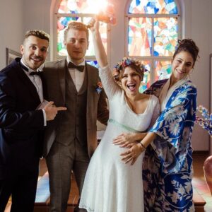 Edin Hasanović Instagram - Alles andere als eine gewöhnliche romantische Komödie! Aktuell finden die Dreharbeiten zu TRAUZEUGEN statt. Ab 2023 im Kino. 
Das wird was!!!

Meine Freunde Lena May Graf und Finn Christoph Stroeks, mit denen ich schon beide Filmpreise machen durfte, führen Regie. 

Spielen darf ich an der Seite meines wohl erzogenen Hundes @kuno_vic, Pingpong- @almila.bagriacik, der unfassbar lustigen @cristinadorego und dem fassbar lustigen @laszlo.breiding. 

Weiter mit dabei: meine beste Freundin @nilam.farooq, mein bester Freund @kurt_kroemer_berlin und meine Chefin #IRISBERBEN.

I AM GOING CRAZYYY!

@pantaleonfilms @lenamay_andshewill @finnchristoph

📸 @annewilk