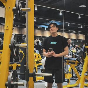 Edison Song Instagram - 著優質健身T，哪都是優質健身地