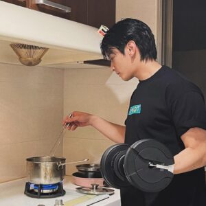 Edison Song Instagram - 著優質健身T，哪都是優質健身地