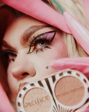 Edo Peltier Instagram - un verano lleno de colores con @ipsy.mex 
#ipsymexico #brillaconorguyoipsy 

peinado @cherrydarlingxoxox
foto @jsotofuentes