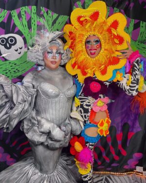 Edo Peltier Instagram - drag con day 1

look @the_weird_market 
peinado @uzotsuki
decoración del booth @mesadedulcesadan