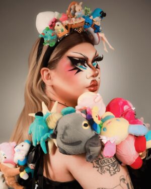 Edo Peltier Instagram - solo soy una chica y sus trinkets.
look hecho con lo que compré en japón.

fotos @just.chroma 
look por mi