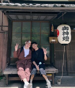 Edo Peltier Instagram - en mi natal japón 
🌸🎏