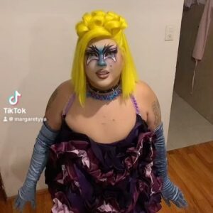 Edo Peltier Instagram - mañana dos de mis mejores amiga empiezan una nueva aventura y no podría ser la amiga más orgullosa de todo el mundo con lo que han alcanzado y atravesado en este camino 💘 las amo tanto

tqm a todas las de @dragracemexico pero que se sepa que yo soy #teamnina y #teamelektra💜