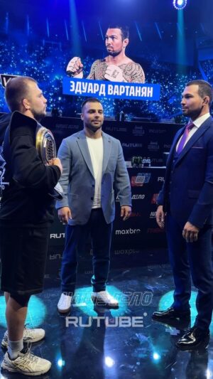 Eduard Vartanyan Instagram - Битва взглядов хедлайнеров турнира Наше Дело 85 — Александра Грозина и Эдуарда Вартаняна ☄️

🔴 Смотрите пресс-конференцию на RUTUBE

За кого топите?
