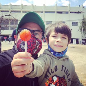Eduardo 'Lalo' Ibeas Instagram - Ayer fue un día histórico, Chile Aprobó el cambio más importante de esta nueva etapa para lograr un Chile más justo. Feliz estoy de haber ido con mi hijo y ver a muchos jóvenes participar de este proceso democrático. Es el triunfo de una generación valiente y aguerrida , felicitaciones a todos los que sueñan, desean y luchan por un futuro mejor. 🖖