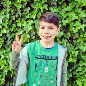 Eduardo 'Lalo' Ibeas Instagram - Hoy esta de cumpleaños el niño más increíble que he conocido en mi vida, y justo tenemos la inmensa suerte con @powertefi que sea nuestro hijo . Gracias por los mejores 7 años de nuestra vida y quedan muchas aventuras más adelante, te amamos mucho Tomas!!! FELIZ CUMPLEAÑOS ✨️ 🎂 💕 💖 😊 💜 ✨️ 🎂