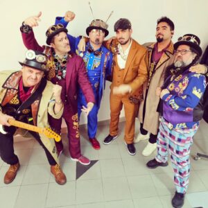 Eduardo 'Lalo' Ibeas Instagram - Y llego el día del final, lo vivido ayer fue increíble, gracias a todos los que hicieron posible el tremendo show de despedida, Músicos, Artistas, técnicos, manager ( mi hermano), productores, y sobretodo a la inmensa convocatoria de la comunidad marrana. Fueron muchas emociones, pero la que mas me gustaría profundizar es la gratitud, no tengo palabras para tanto cariño recibido, los extrañare a todos y cada uno de ustedes, sin lugar a dudas, fueron los mejores años de nuestras vidas, y creo firmemente que Todos hicimos que Chancho en Piedra fuera algo mas grande que sus propios integrantes, es una entidad que puede seguir viva, incluso sin nosotros activamente tocando. 

	Como dije en el show, la única muerte es el olvido, yo nunca los olvidare y espero que ustedes tampoco a nosotros. 

	Fue un Honor y Privilegio estar en cada uno de esos escenarios por casi 30 años. Los quiero , y confiemos que el tiempo será mejor…….Triste no estaré…. 

#chanchoenpiedra #chep

@feloilabaca @tonostark @cfunk @jpibeas @leidkeys @panchogmusic @mari0_hugo @delgritoaleco