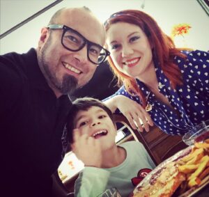 Eduardo 'Lalo' Ibeas Instagram - Feliz día a mis amores @powertefi , TOMi, y las papas fritas!!! No puedo vivir sin ustedes!! Los amo más que el ☀️😍😍😍😍 que viva el amor 🥰