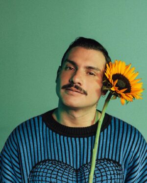Eduardo Miranda Instagram - Coméntame un 🌻🌻🌻 si estás viendo cómo vamos ganando en @survivormx 😎🔥🔥🔥

PD: el suéter lo encuentran en @ppaayyss
Styling: @theartofgee