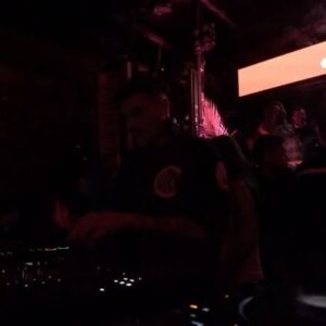 Eduardo Miranda Instagram - Amigos ya está arriba el set que grabe en una de mis presentaciones en @solidground_colombia lo pueden ver en mi canal de YouTube y aquí les dejo unos drops para que decidan cuál es el mejor ! 🔥

1.- @miguelleandtons - Un poquito

2.- Chile - ID 

3.- @carlosagrazmusic - Prendeh

4.- Chile & @djbrandoncaballero - ID

5.- @giannifirmaio - Dont like