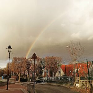 Eduardo Valdarnini Instagram - Un arcobaleno che dura un quarto d’ora non lo si guarda più.