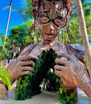 Edward af Sillén Instagram - Efter Orlando (Florida) och dess efterlängtade överdos av påkostade berg-å-dalbanor, väntade 10 dagar här på Mexikos vackra östkust. Playa del Carmen och Tulum. Rekommenderar varmt! Maten, drycken, juicerna, frukterna, det varma havet och små äventyr i djungeln.