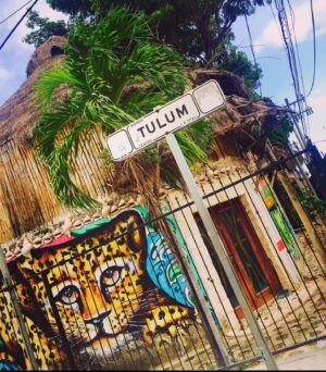 Edward af Sillén Instagram - Efter Orlando (Florida) och dess efterlängtade överdos av påkostade berg-å-dalbanor, väntade 10 dagar här på Mexikos vackra östkust. Playa del Carmen och Tulum. Rekommenderar varmt! Maten, drycken, juicerna, frukterna, det varma havet och små äventyr i djungeln.