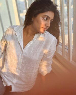 Eesha Rebba Instagram - Feeling the hour🌞🌼✨