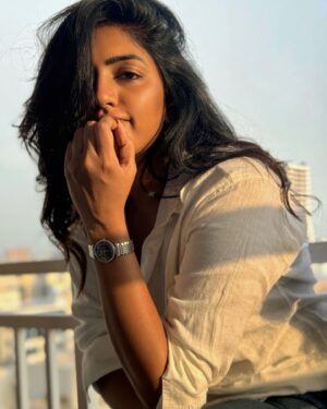 Eesha Rebba Instagram - Feeling the hour🌞🌼✨