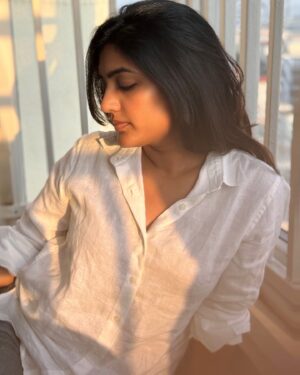 Eesha Rebba Instagram - Feeling the hour🌞🌼✨