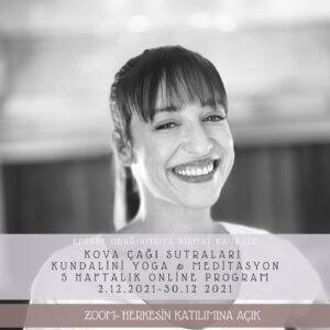 Efsane Odağ Instagram - Kundalini Yoga’yı ilk öğrendiğim yerde, yuva’mda , @ozgunlukokulu ‘nda derslere başlıyorum. Sen de gelmek istersen bizimle @ozgunlukokulu üzerinden iletişime geçebilirsin.

- Programın amacı-hizmeti nedir?
Yogi Bhajan; içinde bulunduğumuz kova çağını anlayabilmek ve uyumlanabilmek için 5 ayrı kriya tasarladı.Bu programda 5 hafta boyunca yogi Bhajan’ın kova çağı tanımını araştırırken 5 Başlık üzerinden hayatla kurduğumuz ilişkiye yakından bakarken kendimizi yeniden inşa etmenin yöntemlerini deneyimliyor olacağız.
- Programın takvimi ve akışı hafta hafta nasıldır?
Hafta 1: “Karşısınızdaki sizsiniz bunu farkına varın.” 2.12.2021
Hafta 2: “Her engeli aşmanın bir yolu vardır.” 9.12.2021
Hafta 3: “Zaman üzerinize geldiğinde bir adım atın, hissettiğiniz baskıdan kurtulacaksınız.” 16.12.2021
Hafta 4: “Kalbinizi açarak ve şefkatle anlayın, yoksa bu çağı yanlış anlarsınız.” 23.12.2021
Hafta 5: “Evrenle titreş, evren yolunu açacaktır” 30.12.2021
- Nasıl Çalışacağız?
Seanslarımızı Zoom üzerinden gerçekleştireceğiz. Kuracağımız Whatsapp grubu üzerinden 5 hafta süresince iletişimde kalıp grup desteği ile kendimizi keşfe açılacağız. Her seans öncesi gruptan göndereceğimiz linki kullanarak aramıza katılacaksın.
Katılamadığın ve yaptığımız seansları sana buluşmamız sonrasında ileteceğimiz linkten 2 gün boyunca görüntüleyebilirsin. #kundaliniyoga  #özgünlükokulu