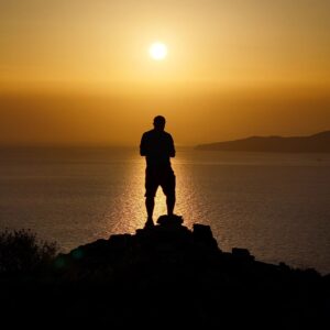 Eftyhis Bletsas Instagram - Αυτή είναι η παραλιάρα Κολώνα και διάφορες άλλες τοπ τοποθεσίες από το ταξίδι μας στην Κύθνο! Μάντεψε άλλες 3 και περιμένω και τους δυνατούς λύτες που θα τα βρουν όλα! Πάντως η τελευταία φωτογραφία είναι το μέρος που μείναμε @emgard_suites_kythnos.

Καλημέρα!!