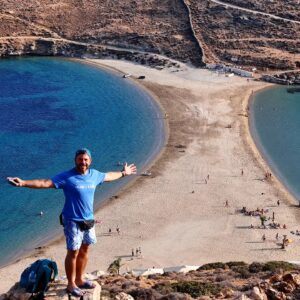 Eftyhis Bletsas Instagram - Αυτή είναι η παραλιάρα Κολώνα και διάφορες άλλες τοπ τοποθεσίες από το ταξίδι μας στην Κύθνο! Μάντεψε άλλες 3 και περιμένω και τους δυνατούς λύτες που θα τα βρουν όλα! Πάντως η τελευταία φωτογραφία είναι το μέρος που μείναμε @emgard_suites_kythnos.

Καλημέρα!!