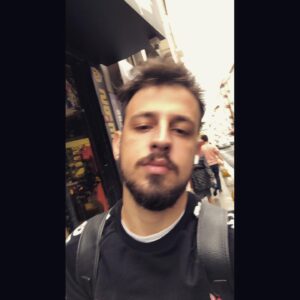Ege Tanman Instagram - karantinadan dolayi o kadar fotograf cekinmiyorum ki galerimdeki selfielere kadar dustum. idare edin 🥺