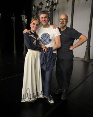Egor Druzhinin Instagram - Ника говорит, что нельзя, мол, в публикациях сухо описывать события. Подписчики, мол, на такие публикации не отзываются. Делаю выводы. ДОРОГИЕ ПОДПИСЧИКИ. Первое фото говорит о том, что мы были в Петербурге на гастролях и сыграли / станцевали в ТЮЗе балет «Русский рэгтайм», на который пришли важные гости. А вторая фотография, говорит о том, что с этими важными гостями мы пообщались ДУШЕВНО! Гений тоже может дурачиться (это я не про себя) :-)))